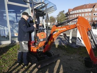 Menschen am Stand