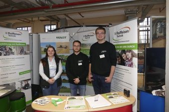 Menschen am Stand