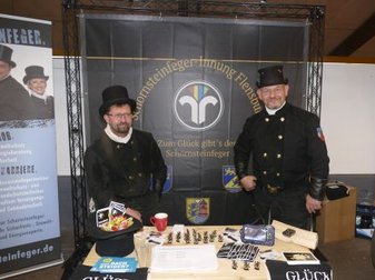 Menschen am Stand