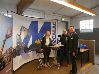 Menschen am Stand